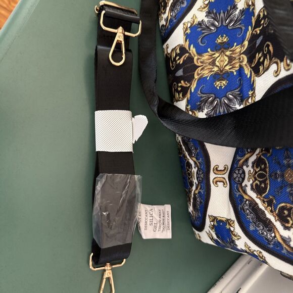 Alice+Olivia DuffleBag Regal Romance Travel Detachable Strap Pockets 16x6x11 NWT - Picture 13 of 16